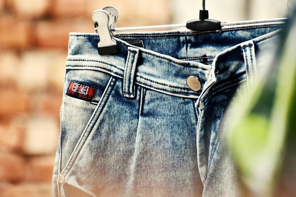 Sac banane en velours : plus de style dans votre look