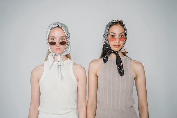 Quels sont les vêtements phares de la mode Y2K ?
