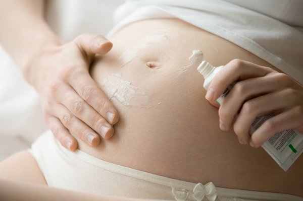 Comment lutter contre les vergetures pendant la grossesse ?