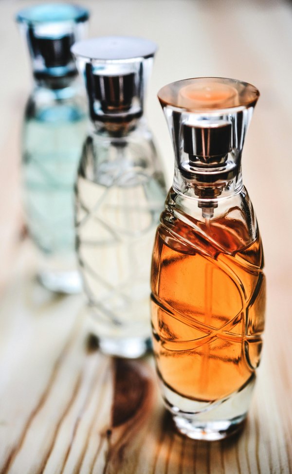 Mini parfums : le luxe en format compact